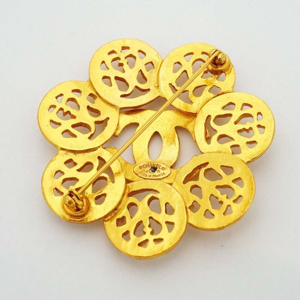 CHANEL Gold Logo Brooch - Picture 5 of 6